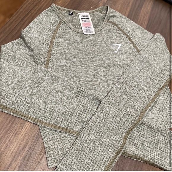 Gymshark Tops - 💚 GYMSHARK LONG SLEEVE CROP TOP